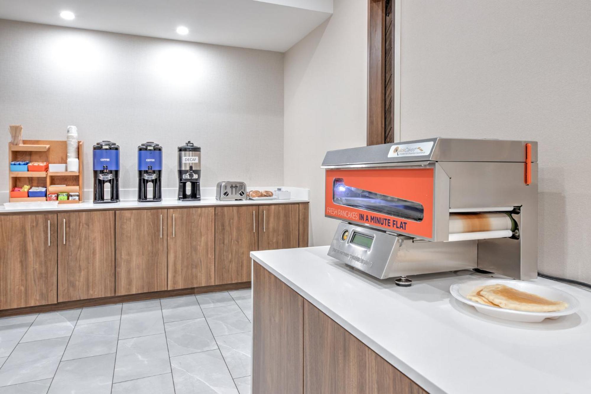 Holiday Inn Express Hotel & Suites Dallas West By Ihg Экстерьер фото