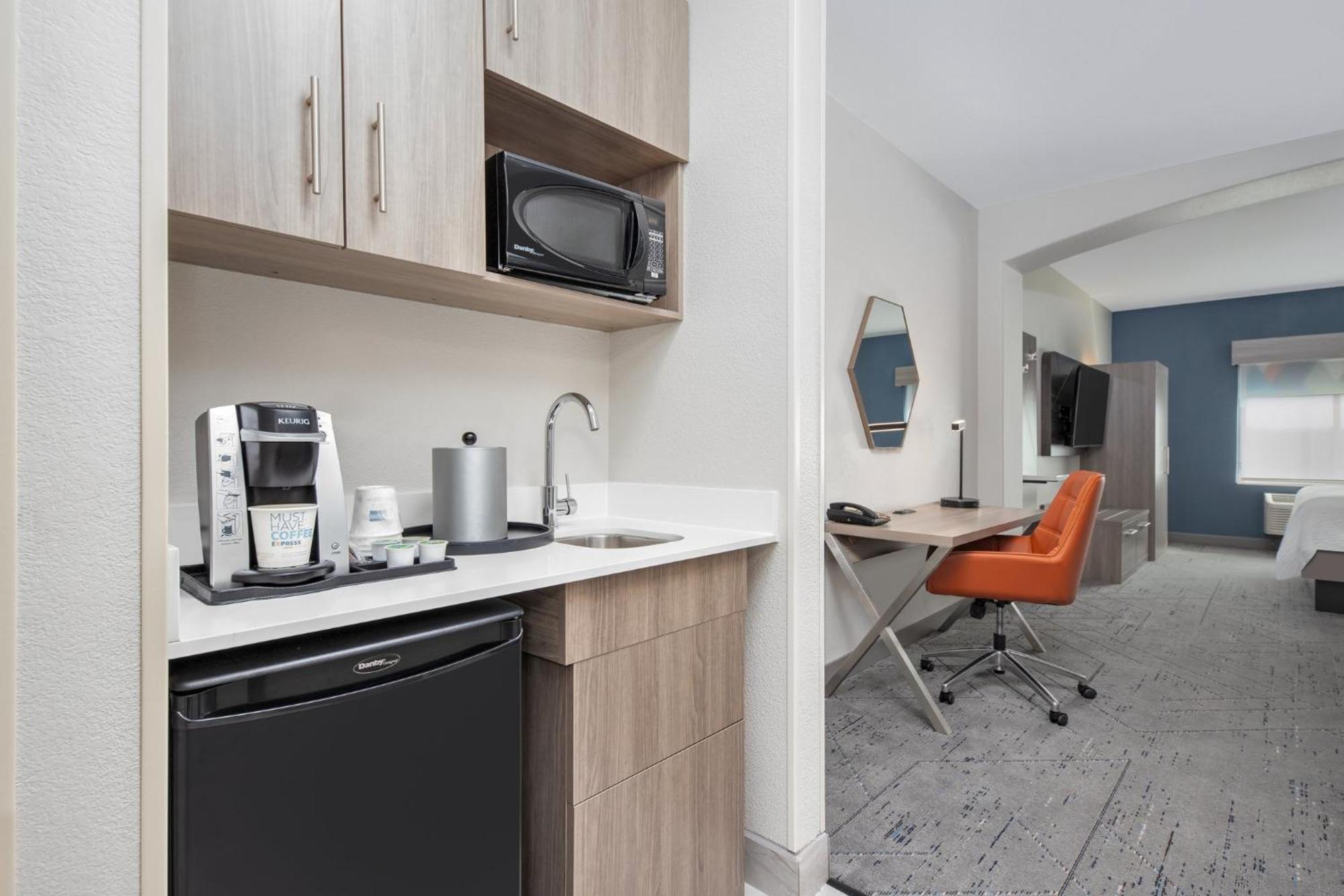 Holiday Inn Express Hotel & Suites Dallas West By Ihg Экстерьер фото