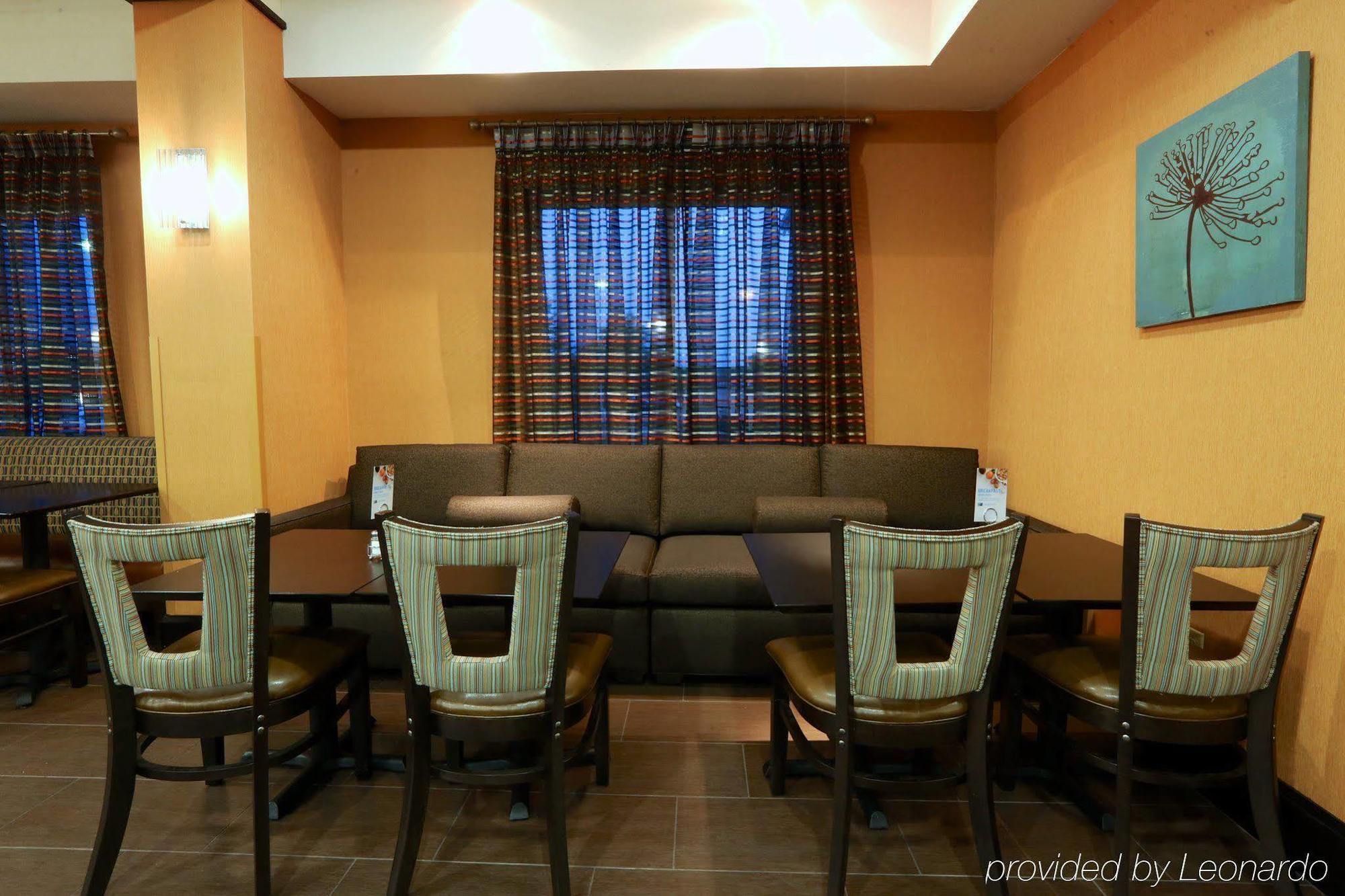 Holiday Inn Express Hotel & Suites Dallas West By Ihg Экстерьер фото