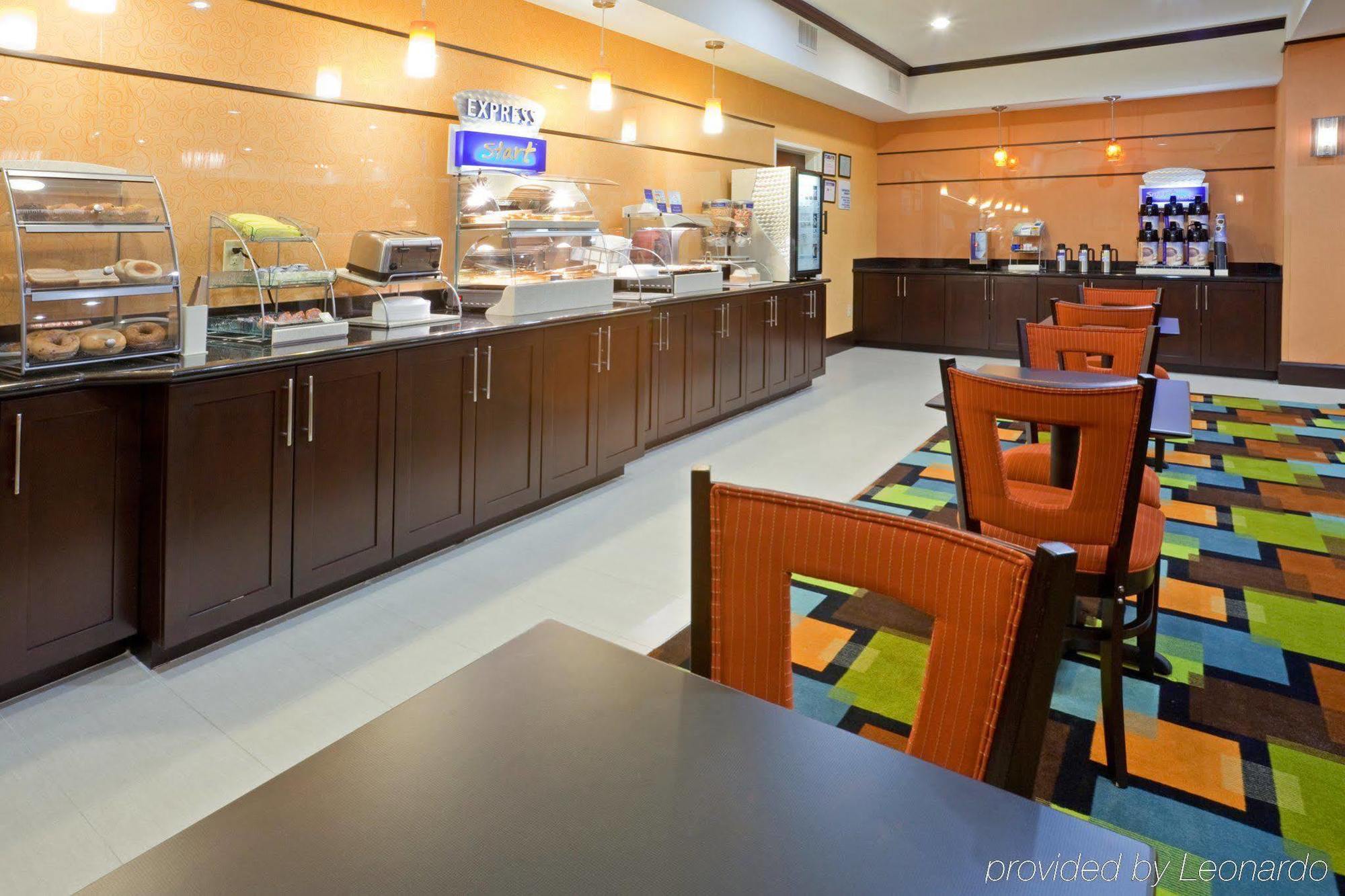Holiday Inn Express Hotel & Suites Dallas West By Ihg Ресторан фото