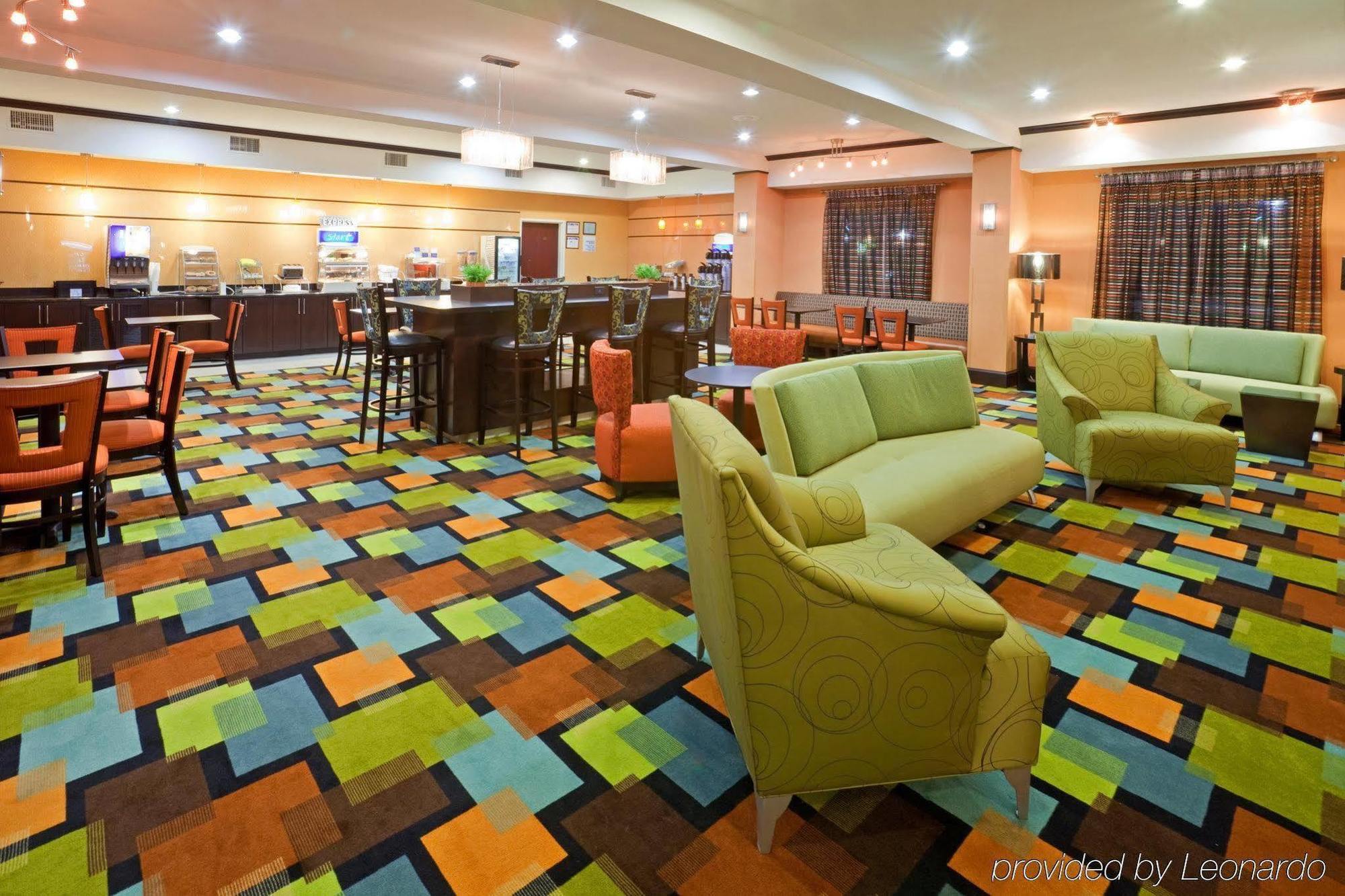 Holiday Inn Express Hotel & Suites Dallas West By Ihg Экстерьер фото