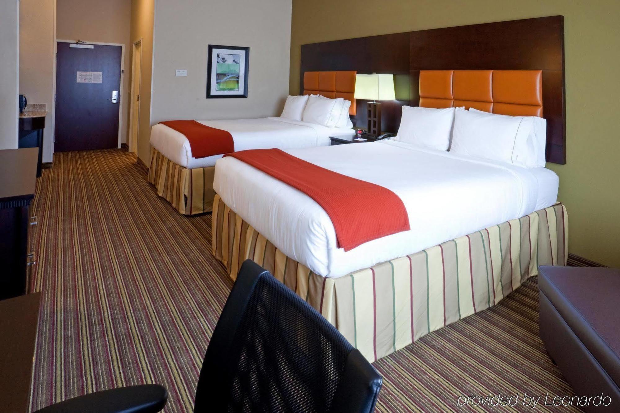 Holiday Inn Express Hotel & Suites Dallas West By Ihg Экстерьер фото